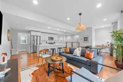 Ponce Townhome Great Location