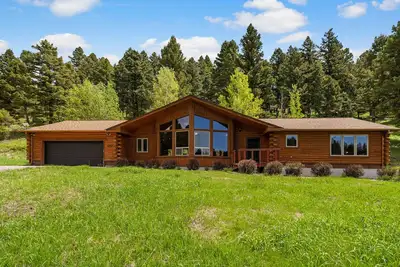 Image de Cabin near Bridger Bowl with Hot Tub!