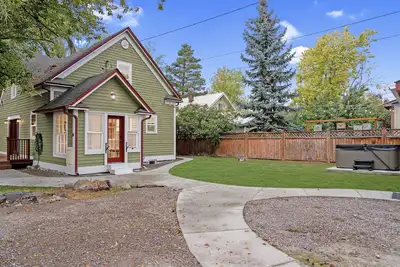 Image de Lux Kalispell Farmhouse w/ Large Hot Tub\n