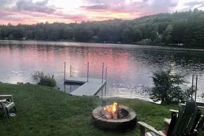 Image de Lakefront-Dock-Grill-Firepit-Wood Stove