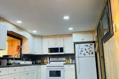 Image de Seasonal Discount is on! 7 ppl Hottub with the view of the Mush a Mush Lake\n\n