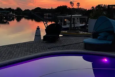 Image de Paradise! Canal-River front heated pool house with Gulf ofMexico access. Remodeled