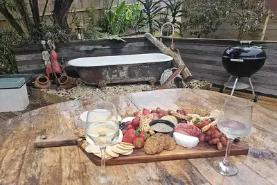 Image de cottage near the beach, faery lights and outdoor bath!