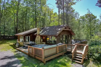 Image de Iconic Private Dcl Lakefront Cabin + Hot Tub