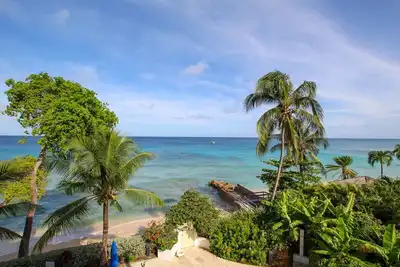Stunning Beachfront Condo on Payne's Bay