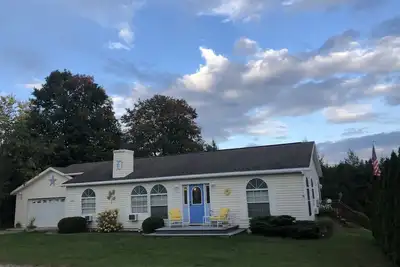 Image de Country setting. Two miles from downtown Petoskey.