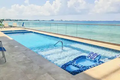 Image de Luxury Ocean front SeaDreams 2 with 7 Mile Beach Views, rooftop, pool, Spa