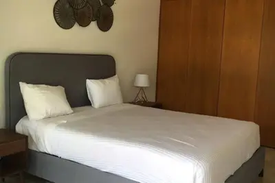 Image de The best of both worlds: a cozy modern apartment near the beach and golf course