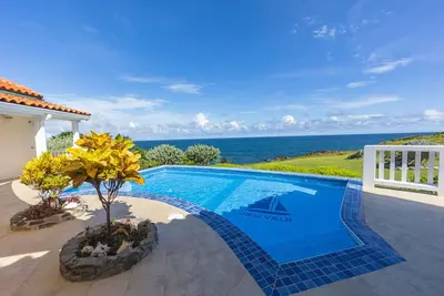 Image de Captains View Villa, Spectacular Ocean front setting, clean and well maintained!