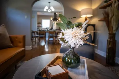 Image de The quaintest, beautifully updated 1920's Mid-Century Boho Bungalow in Memphis