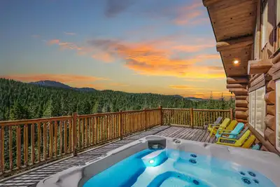 Image de Stunning Log Mount Washington Chalet with Breathtaking Views of Strathcona Park