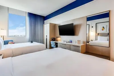 Image de Miami VIbes Awaits You! Rooftop Swimming Pool, Pets Allowed!