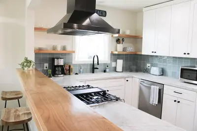 Image de Designer Remodel 3 bed\/2 bath Beach House Near Lax