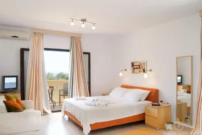 Image de Appartement dans un hôtel 'Miraluna Studio 3' avec terrasse privée, Wi-Fi et climatisation