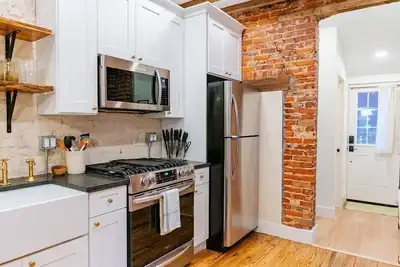 Image de This house is a 2 bedroom(s), 1. 5 bathrooms, located in Lancaster, Pa.