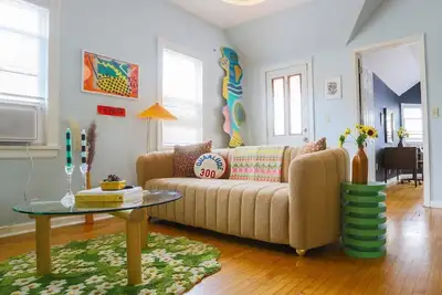 Image de Kk Upper · 2br Sunny Upper in Prime Bay View - w/ Parking