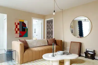 Image de Kk lower · Funky 2br in Prime Bay View - w/ Parking