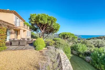 Image de Villa Chasse Spleen • vue mer panoramique & plage de Gigaro à 5min
