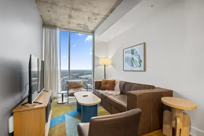 Image de Cool off in this Downtown Modern Lux Condo w Pool