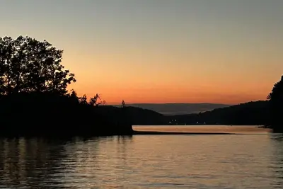 Image de 4br house located on beautiful Lake Hartwell, 30 min. from Clemson University.