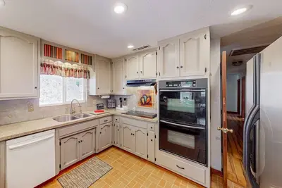 Image de Private home with peek-a-boo Yosemite views - near outdoor recreation