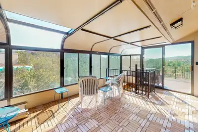 Image de Mountainview home with fireplace, patio, & new deck