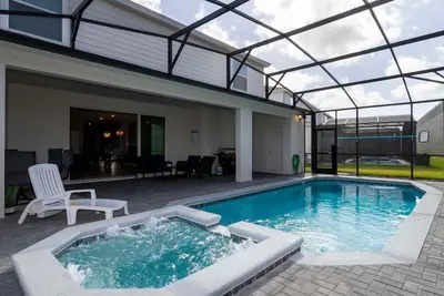 Image de Luxury Retreat: Windsor Island Villa with Private Pool and Game Room