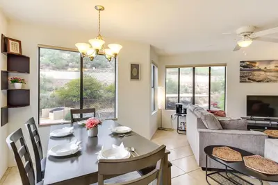 Image de Tucson Escape w/ Outdoor Community Pool & Hot Tub!