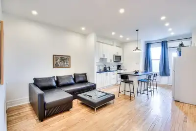 Montreal Classic Style 2br Apt