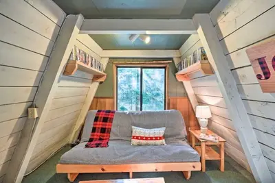 Image de SkyCamp: 5 cabins on one property for your group!