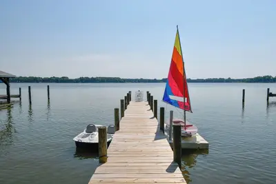 Image de Dock+Kayaks+Firepit: Game Theme Waterfront Retreat