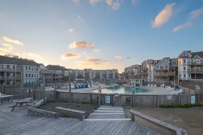 Image de 2910 - Dolphin's Den, Oceanfront Condo in Beautiful Duck.