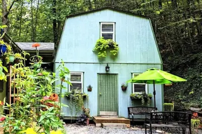 Image de Hot Breakfast in forest mountain cabin