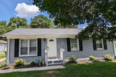 Image de Spacious 3 Br near Airport