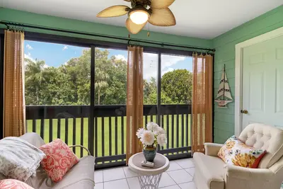 Image de Golf course and waterfront community in the Sunshine State