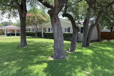 Image de Comfortable, Private and quiet 2600sf remodeled 3/2. Close to Target H‑E‑B etc