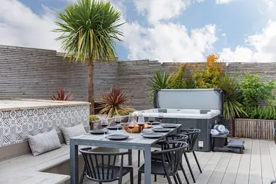 Image de Little Beach House by Bloom Stays -  a holiday let that sleeps 8 guests  in 3 bedrooms