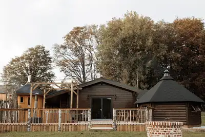 Image de Cabane à l'Ombre des Charmes