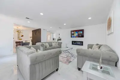 Elegant house, strategically located