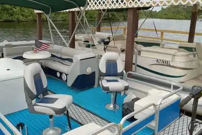 Image de Summer Special 60 off! 3 bed, 2 bath on water, boat house, pontoon available