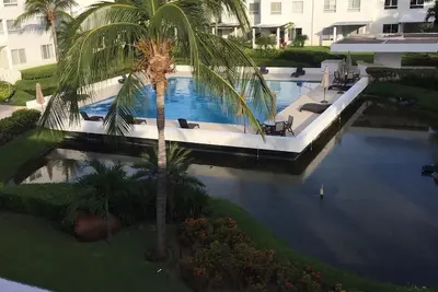 Image de Villa in Condominium with roof garden