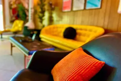 Image de Mid-Century Modern Lake Retreat\n\n