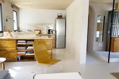 Image de Beautiful house, designed by an architect. 5’ from the beach. 20’ from the city