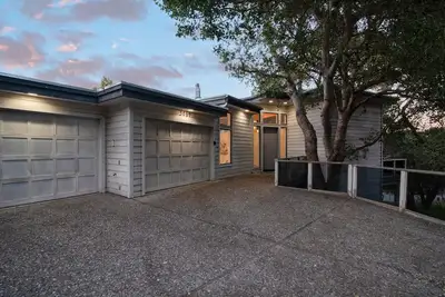 Image de Cambria Sea Pines Retreat: A Spacious Coastal Escape