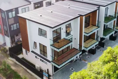 Image de Luxury brand new designer living townhouse, 5 minutes too all amenities