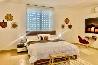 Image de Luxurious, Serene, Cosy and 12 mins drive from the airport. \n10 mins from beach.