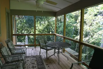 Image de Privacy and Relaxation on the James River! !