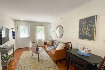 2Bed, 1. 5Bath, Multi-Level Townhouse, Sleeps 6