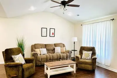Image de Guadalupe Home, Minutes to I-65
