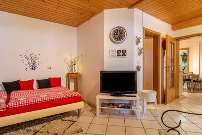 Image de Studio « Schwarzwald Nescht Triberg » : Vue Montagne, Terrasse Partagée et Wi-Fi